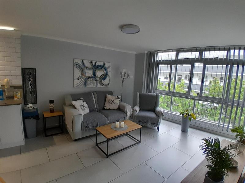To Let 2 Bedroom Property for Rent in Sea Point Western Cape